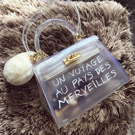 un voyage au pays des merveilles sac